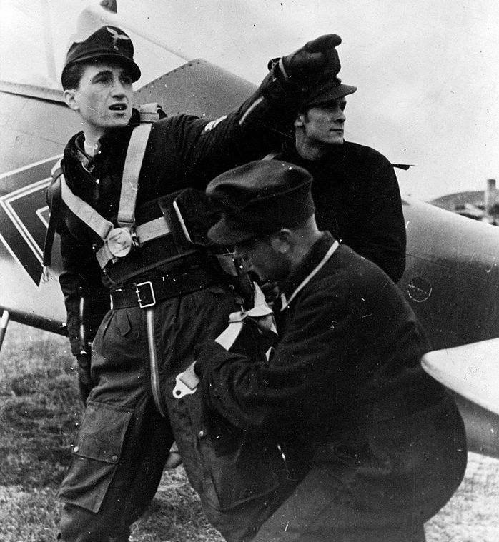 698px Luftwaffe Training With Walter Nowotny – Muži V Česku