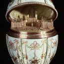 Fabergého vejce – jeden z nejvzácnějších ztracených pokladů - House_of_Fabergé_-_Gatchina_Palace_Egg_-_Walters_44500_-_Open_View_B